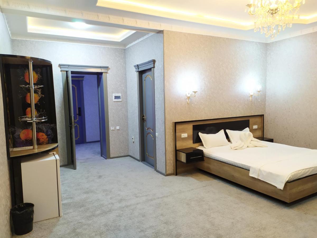 Diyor Hotel Marghilon Екстериор снимка