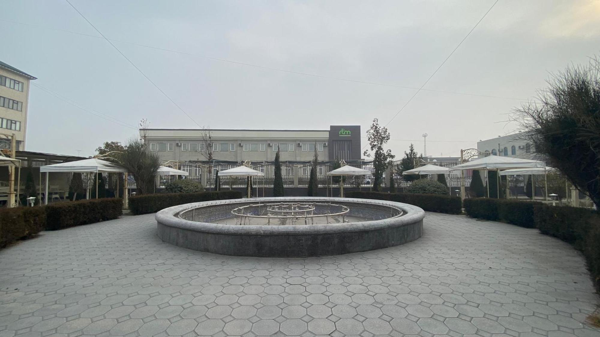 Diyor Hotel Marghilon Екстериор снимка