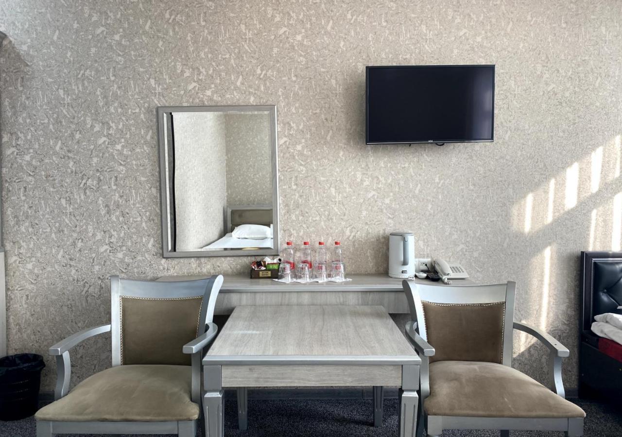 Diyor Hotel Marghilon Екстериор снимка