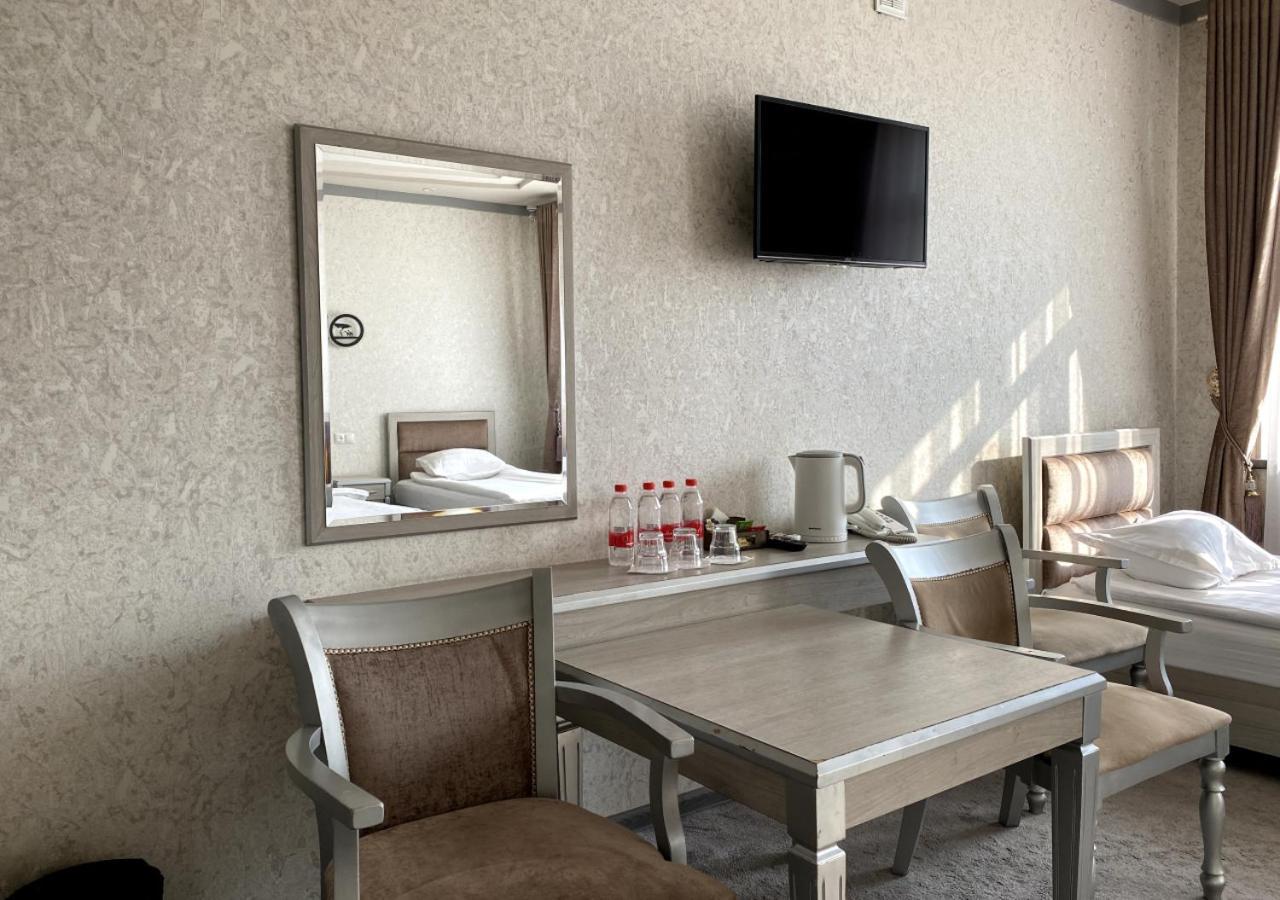 Diyor Hotel Marghilon Екстериор снимка
