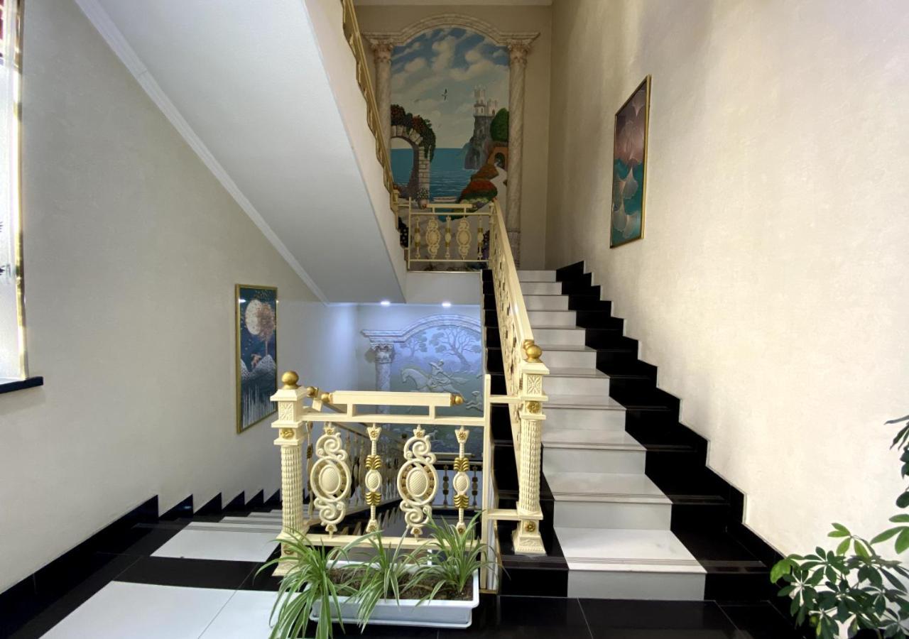 Diyor Hotel Marghilon Екстериор снимка