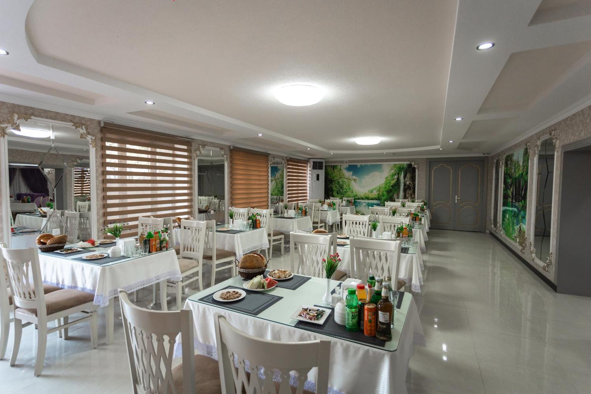 Diyor Hotel Marghilon Екстериор снимка