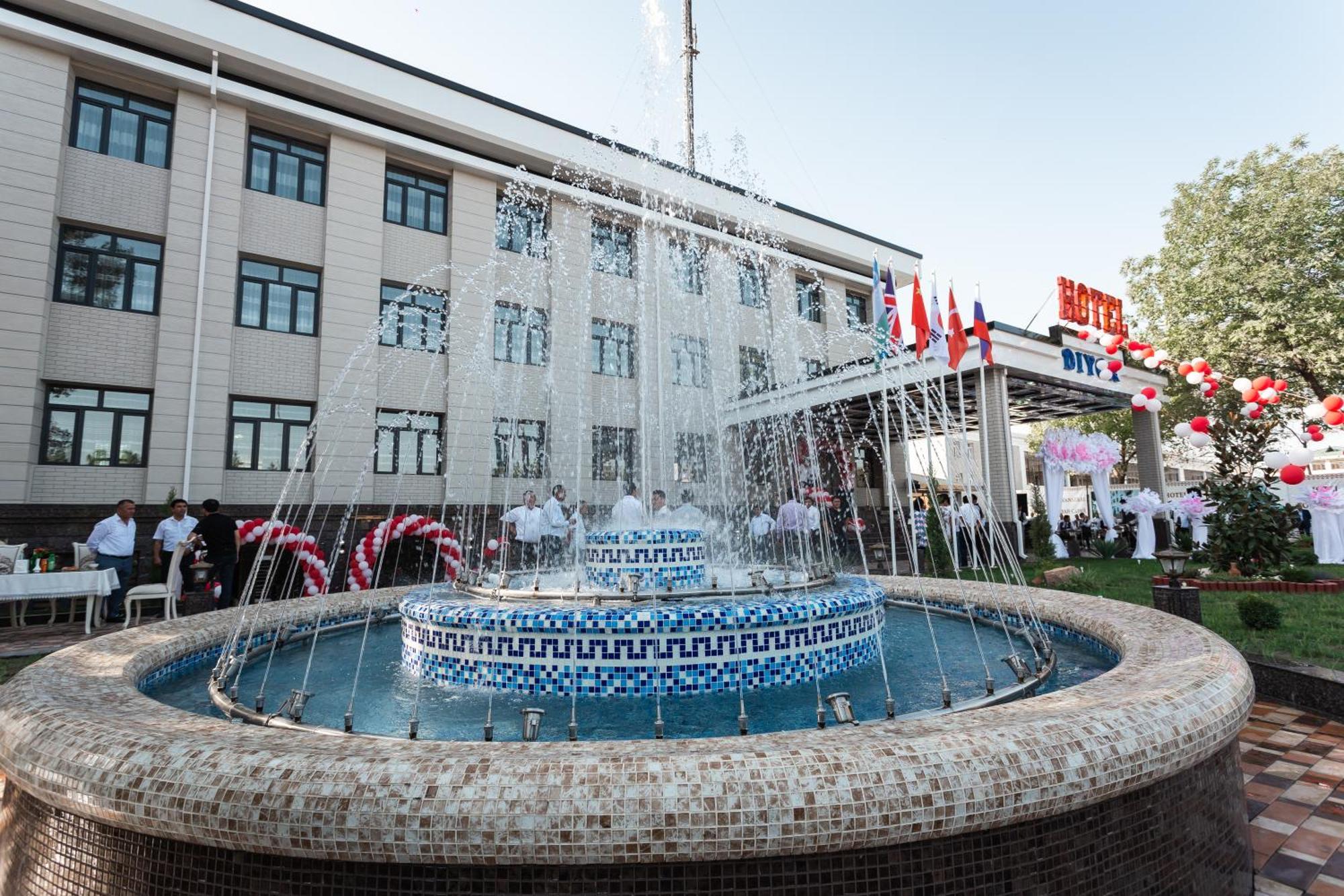 Diyor Hotel Marghilon Екстериор снимка