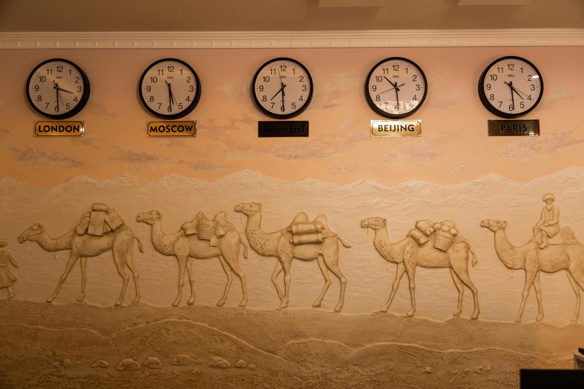 Diyor Hotel Marghilon Екстериор снимка