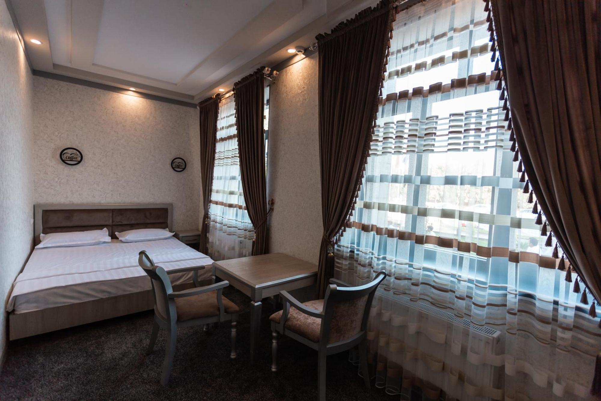 Diyor Hotel Marghilon Екстериор снимка